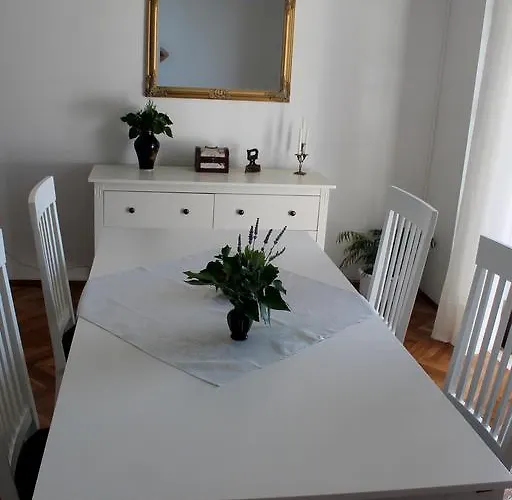Anet With Free Parking Apartament Dubrownik
