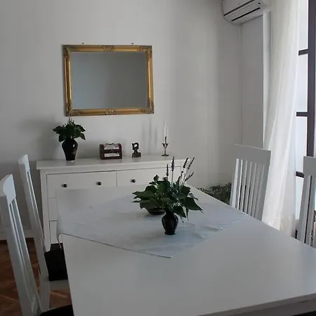 Anet With Free Parking Apartment *