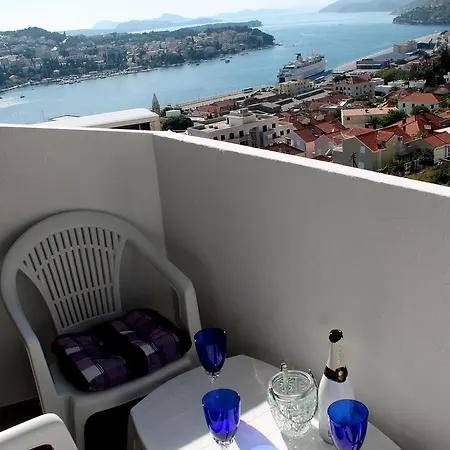 Anet With Free Parking 아파트