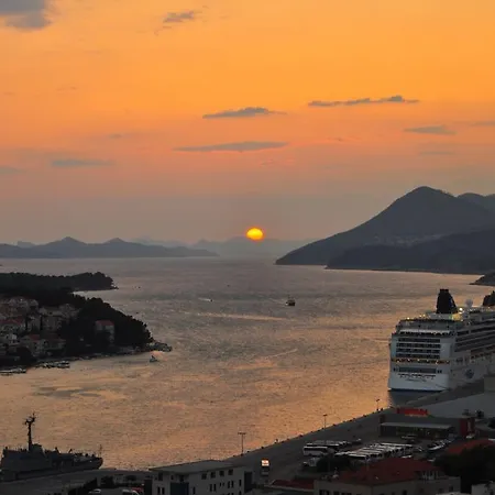 Anet With Free Parking 아파트