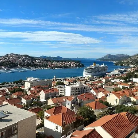 Anet With Free Parking 아파트