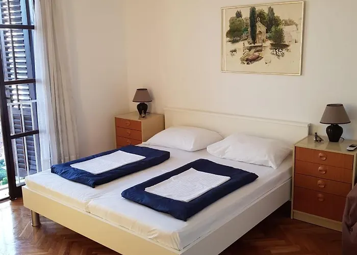 Anet With Free Parking