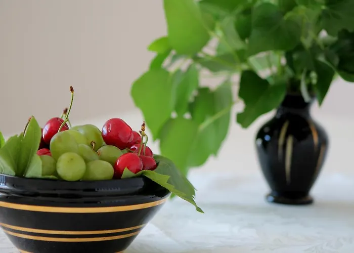 Anet With Free Parking *