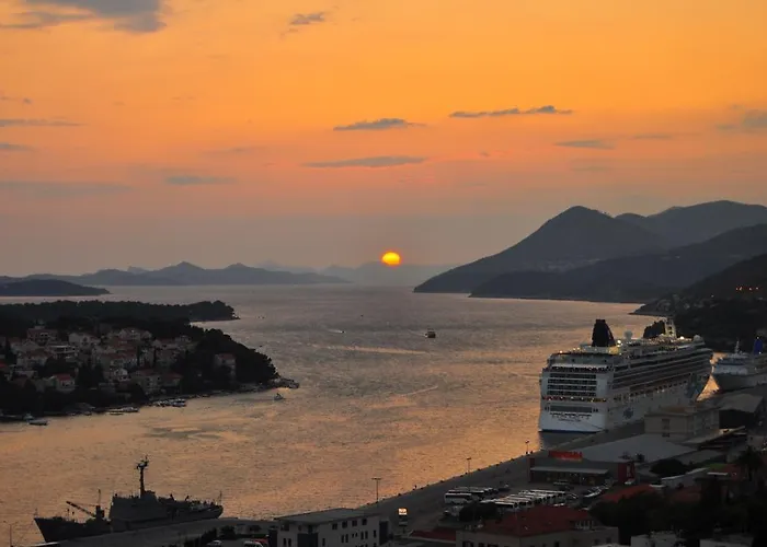 Anet With Free Parking דירה