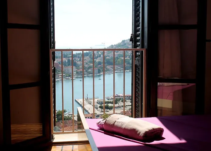 Anet With Free Parking Apartment Dubrovnik